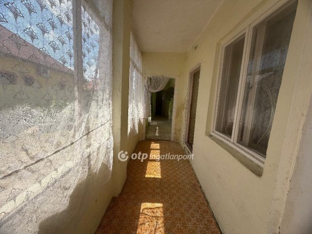 Eladó családi ház, Gyulán 19.99 M Ft, 2 szobás