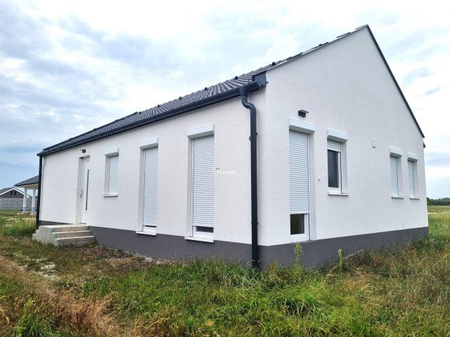 Eladó családi ház, Lipóton 75 M Ft, 3 szobás