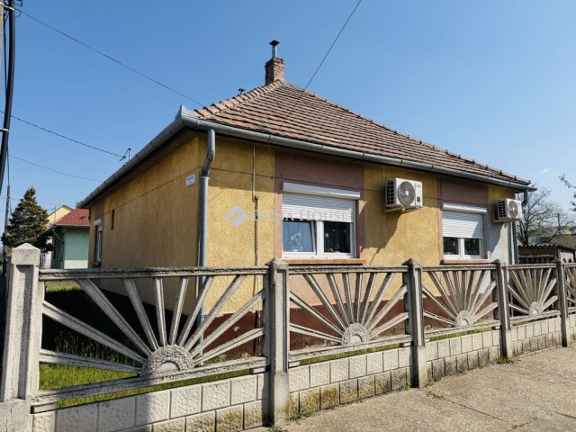 Eladó családi ház, Esztergomban 58 M Ft, 3 szobás