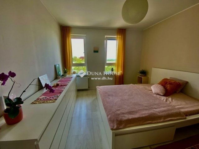 Eladó téglalakás, Pécsett 95 M Ft, 5 szobás