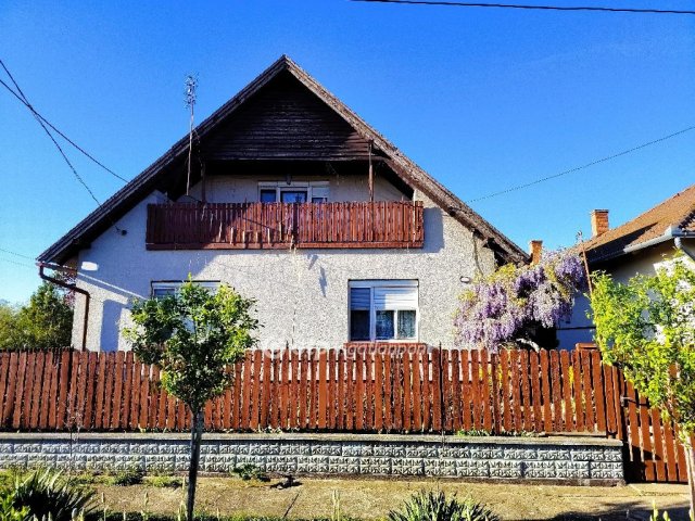 Eladó családi ház, Törökszentmiklóson 49.9 M Ft, 4 szobás