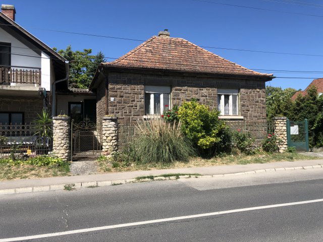 Eladó családi ház, Tihanyban 175 M Ft, 5 szobás