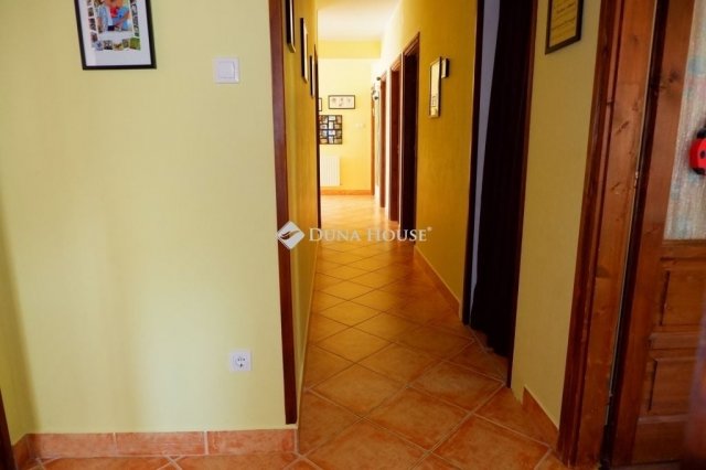 Eladó családi ház, Székesfehérvárott 135 M Ft, 5 szobás