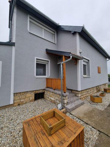 Eladó családi ház, Nemesszalókon 49.9 M Ft, 6 szobás