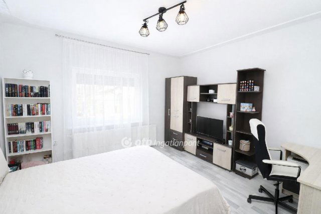 Eladó családi ház, Szigetszentmártonban 89.9 M Ft, 4 szobás