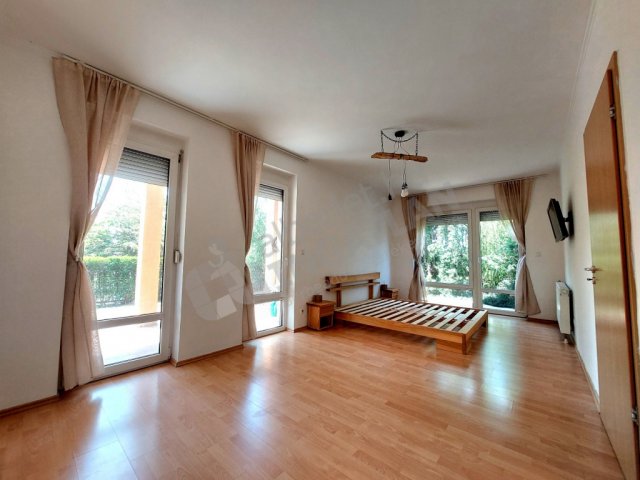 Kiadó téglalakás, albérlet, XVI. kerületben, Vágás utcában
