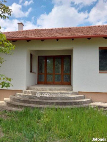 Eladó családi ház, Abában 84.9 M Ft, 2+1 szobás