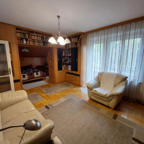 Eladó családi ház, Pécsett 129 M Ft, 6 szobás