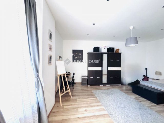 Eladó családi ház, Pécsett, Rácvárosi úton 79.99 M Ft