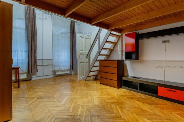 Eladó téglalakás, Budapesten, VI. kerületben, Paulay Ede utcában