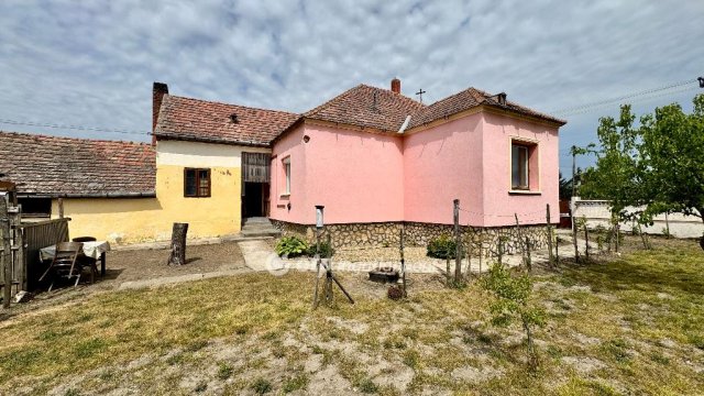 Eladó családi ház, Vaszaron 43.9 M Ft, 3+1 szobás