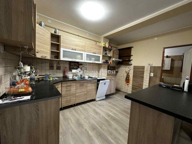 Eladó családi ház, Pincehelyen 35 M Ft, 3 szobás