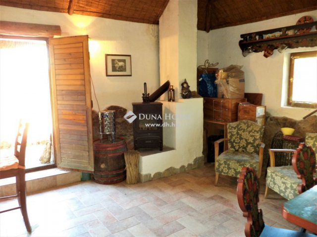 Eladó családi ház, Sukorón 93.75 M Ft, 5 szobás