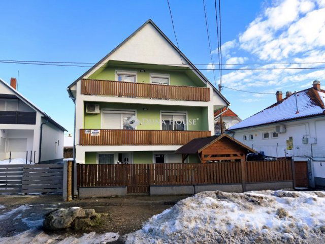 Eladó családi ház, Balatonlelleén 125 M Ft, 10 szobás