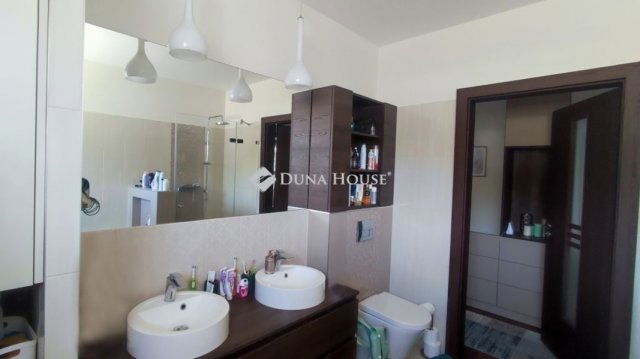 Eladó ikerház, Ürömön 229 M Ft, 5 szobás