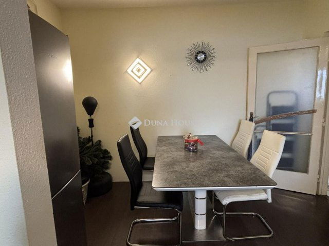 Eladó panellakás, Győrött 51.9 M Ft, 2 szobás