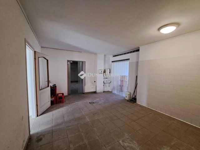Eladó üzlethelyiség, Nagybaracskán 9.5 M Ft