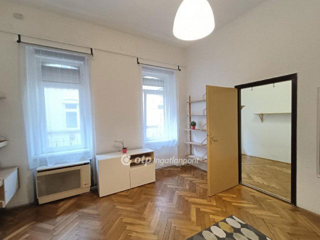Eladó téglalakás, Budapesten, VI. kerületben 79 M Ft, 1+1 szobás
