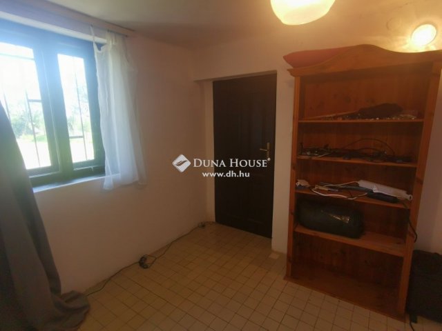 Eladó családi ház, Nyugotszenterzsébeten 5.6 M Ft, 2 szobás