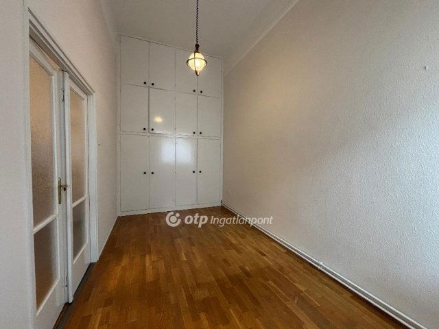 Eladó téglalakás, Kaposváron 59.1 M Ft, 4 szobás