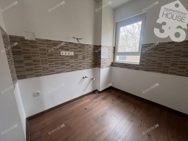 Eladó téglalakás, Izsákon 18.5 M Ft, 3 szobás