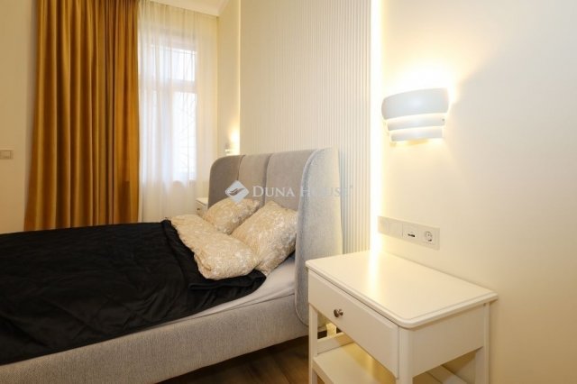 Eladó téglalakás, Budapesten, VIII. kerületben 186 M Ft