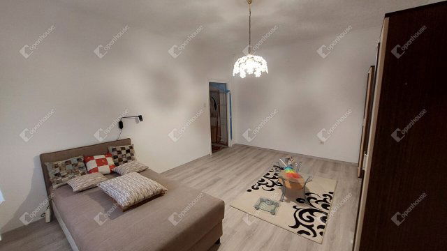 Eladó téglalakás, Oroszlányban 28 M Ft, 1 szobás