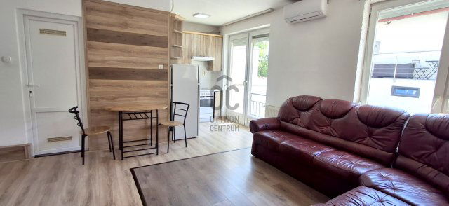 Kiadó téglalakás, albérlet, Pécsett 170 E Ft / hó, 3 szobás