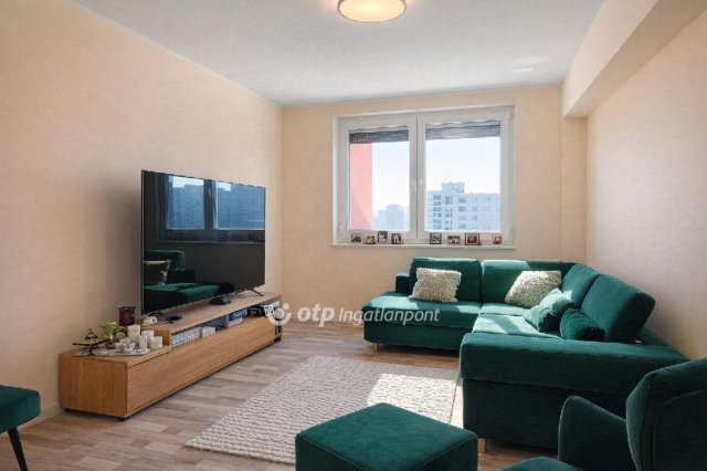 Eladó panellakás, Veszprémben 62.9 M Ft, 3 szobás