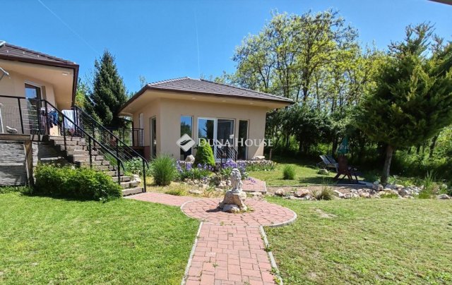 Eladó családi ház, Kápolnásnyéken 193.5 M Ft, 4 szobás