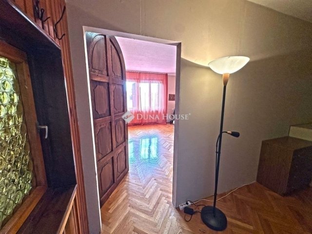 Eladó családi ház, Vecsésen 110 M Ft, 5 szobás