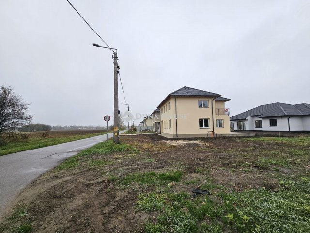 Eladó ikerház, Debrecenben 155 M Ft, 7 szobás