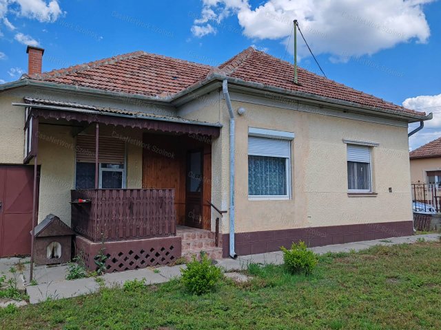Eladó családi ház, Tiszajenőn 22.9 M Ft, 2 szobás