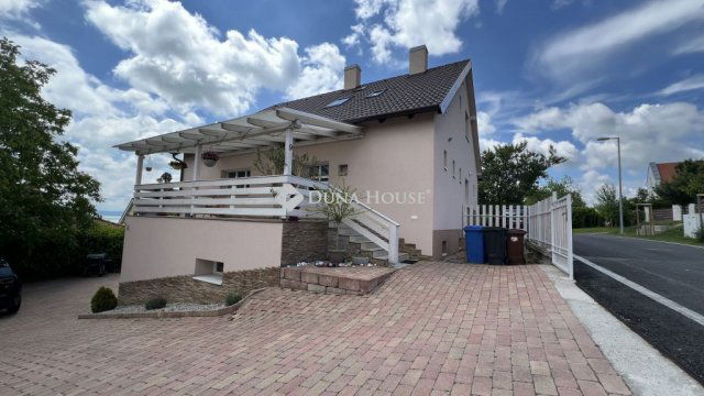 Eladó családi ház, Balatonfüreden 259 M Ft, 6 szobás