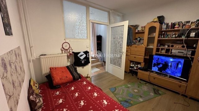 Eladó téglalakás, Budapesten, III. kerületben 42.5 M Ft