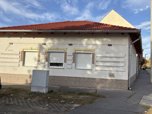 Eladó családi ház, Szolnokon 65 M Ft, 2 szobás