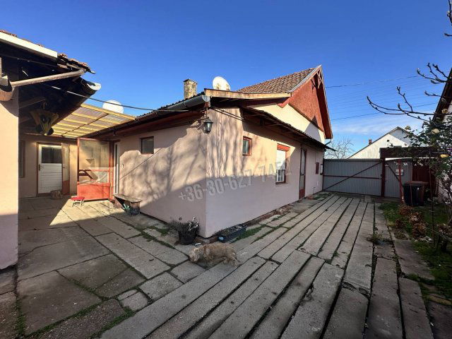 Eladó családi ház, Békéscsabán 29.99 M Ft, 6 szobás