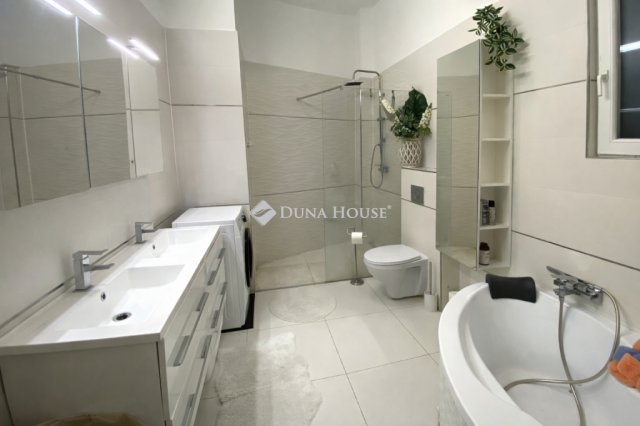 Eladó téglalakás, Budapesten, VI. kerületben 212 M Ft, 3 szobás