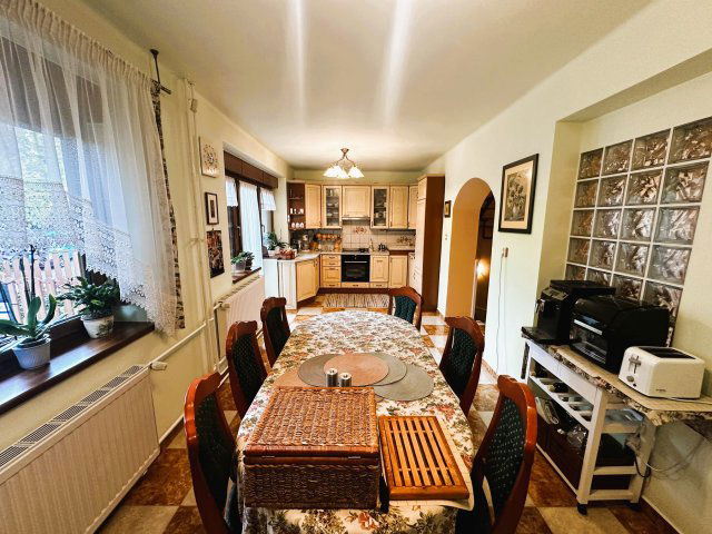 Eladó ikerház, Pécsett 130 M Ft, 5 szobás / költözzbe.hu