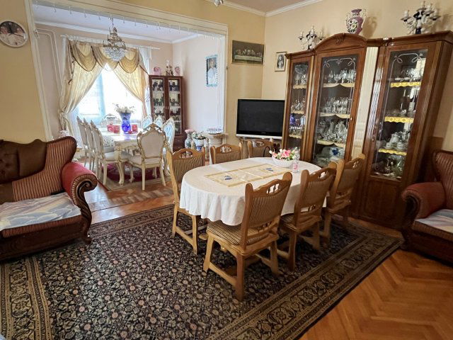 Eladó téglalakás, Sárváron 35.9 M Ft, 5 szobás