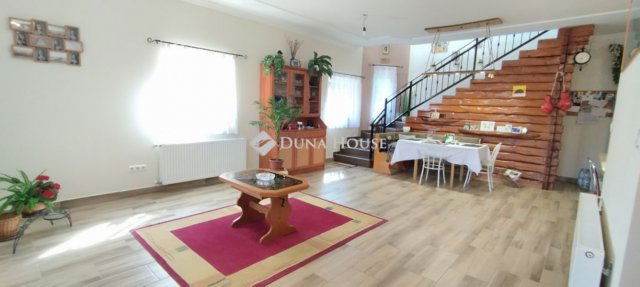 Eladó családi ház, Solymáron 158 M Ft, 4 szobás