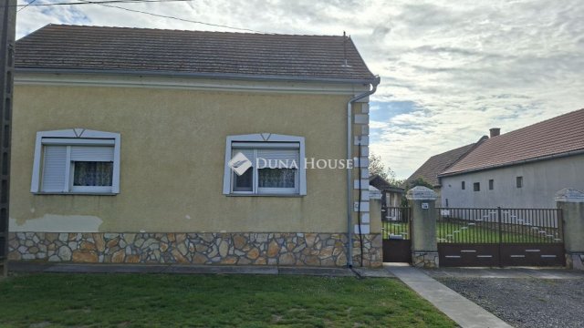Eladó családi ház, Döbröközön 22.9 M Ft, 3 szobás