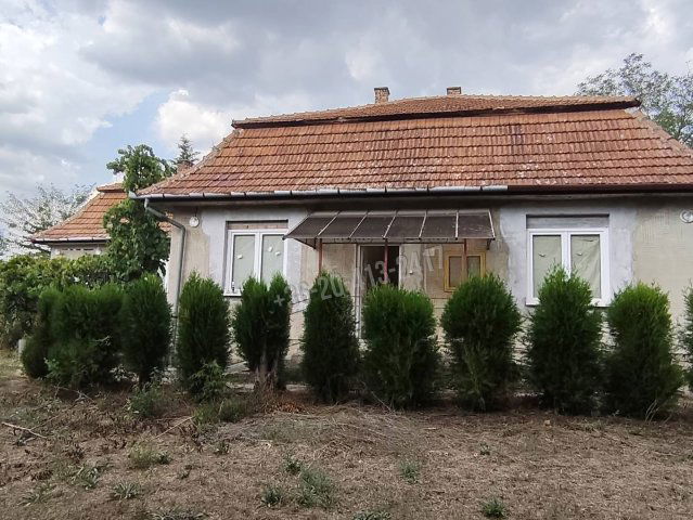 Eladó családi ház, Dánszentmiklóson 77.9 M Ft, 3 szobás