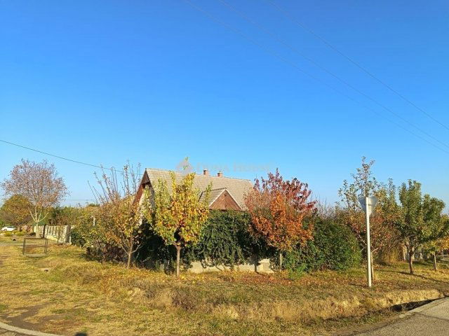 Eladó családi ház, Dányon 46 M Ft, 1+2 szobás