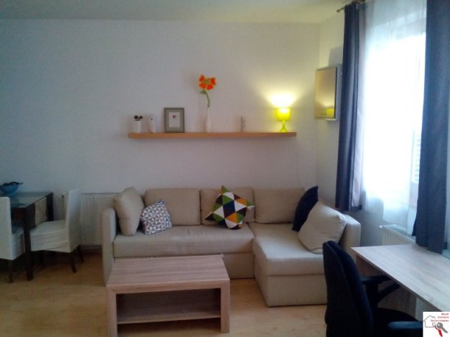 Kiadó téglalakás, albérlet, Pécsett 180 E Ft / hó, 1 szobás