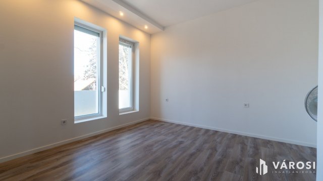 Eladó téglalakás, Siófokon 102 M Ft, 4 szobás
