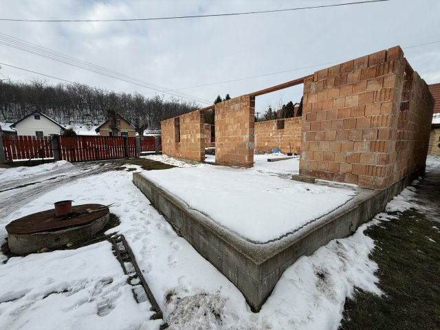 Eladó családi ház, Válon 35 M Ft, 4+1 szobás