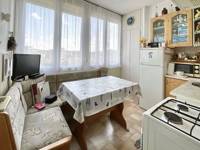 Eladó panellakás, Zalaegerszegen 5.7 M Ft, 2 szobás