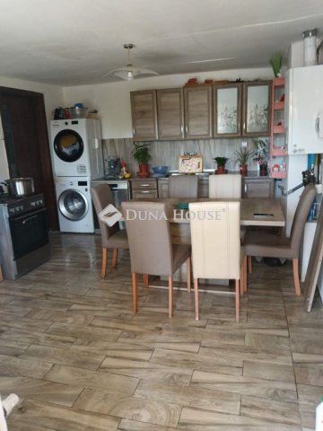 Eladó családi ház, Harkán 47.9 M Ft, 2 szobás