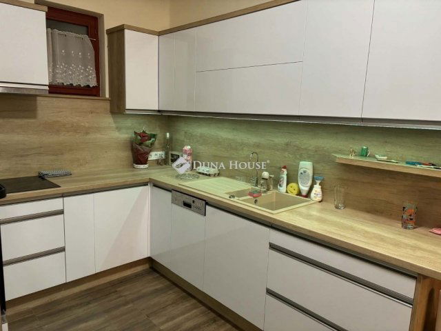 Eladó családi ház, Biharnagybajomban 30.5 M Ft, 4 szobás